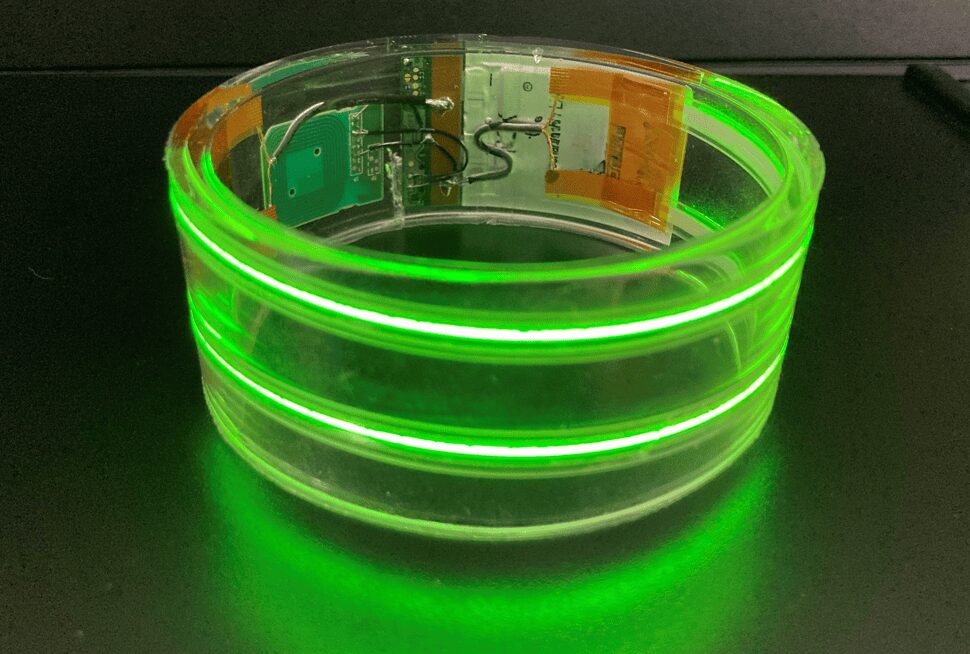 Example of a string‑like organic light source